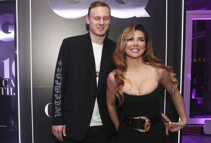 Тяжелый развод: бывшего мужа Анны Седоковой нашли мертвым в московском хостеле  | Баскетболист Янис Тимма найден мертвым в Москве 