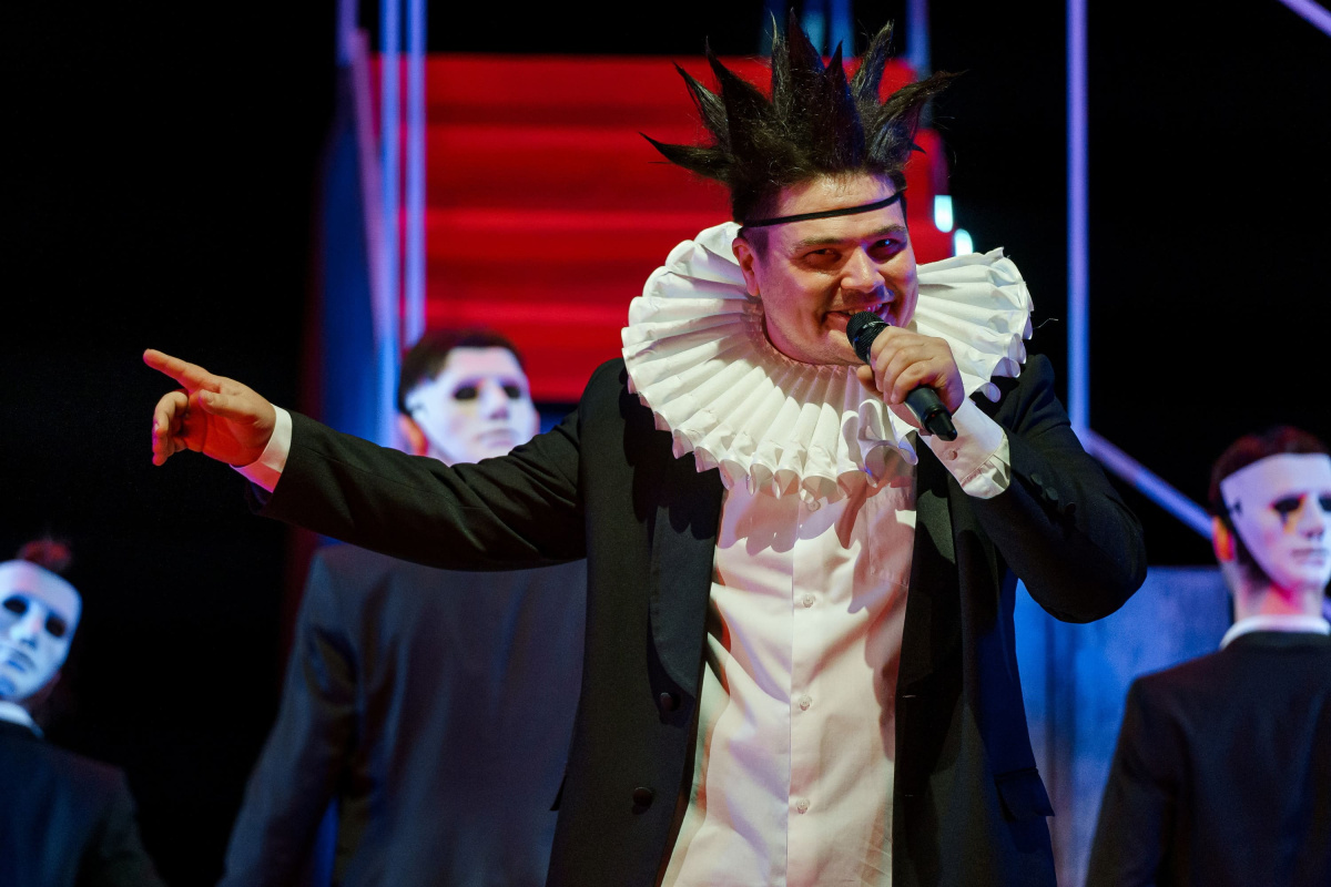 Актёр-победитель зрительского голосования споёт на балконе Каменского театра 5 апреля | Алексей Калистратов на балконе: песни и откровения 5 апреля