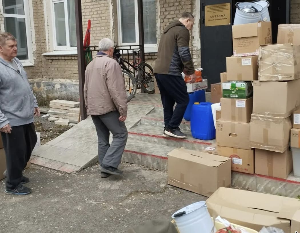 Из Каменска-Уральского в зону СВО отправили две «Газели» с маскировочными сетями, продуктами и скоростным мотоциклом | Две «Газели» с гуманитаркой и мотоцикл для штурмовиков ушли из Каменска-Уральского в зону СВО