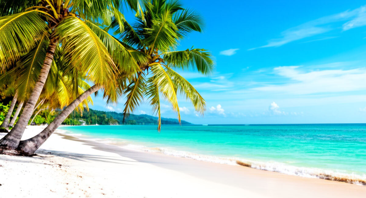 Летим в эту страну в мае — и попадаем в золотой сезон: цены низкие, море теплое, туристов в 10 раз меньше, чем в пик