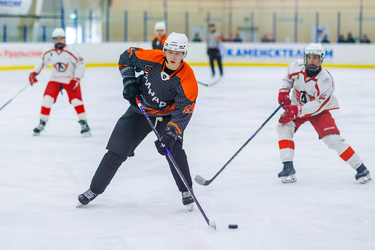«Синара» из Каменска-Уральского разгромила «Авто» 9:3 в первом матче финала первенства области | «Синара» обыграла «Авто» 9:3 в финале
